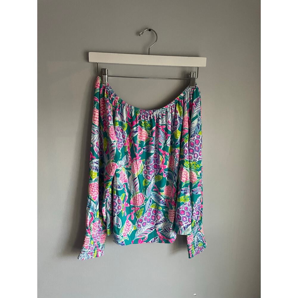 Lilly Pulitzer Turtle Print Off Shoulder Top Blouse size Small Shell me About it